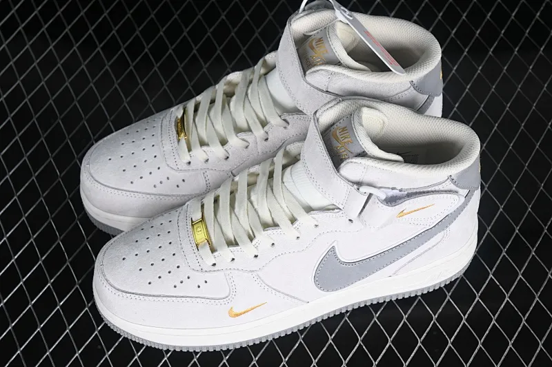 All categories Nk Air Force 1 Air Force series Nk Air Force 1 Mid Air Force mid-top Nk Air Force 1'07 Mid small hook gray suede Air Force One mid-top casual sneakers KG3031-012